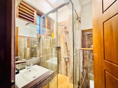 Bathroom - (SE1645)🏡 Loxwood House – Luxurious Independent Residence in Colombo 7 🌟