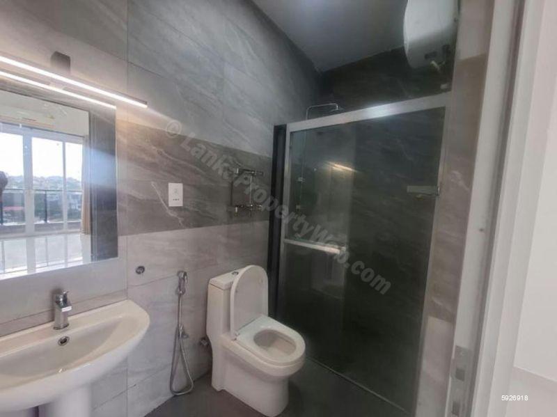 Bathroom - Apartment for sale in Colombo 5