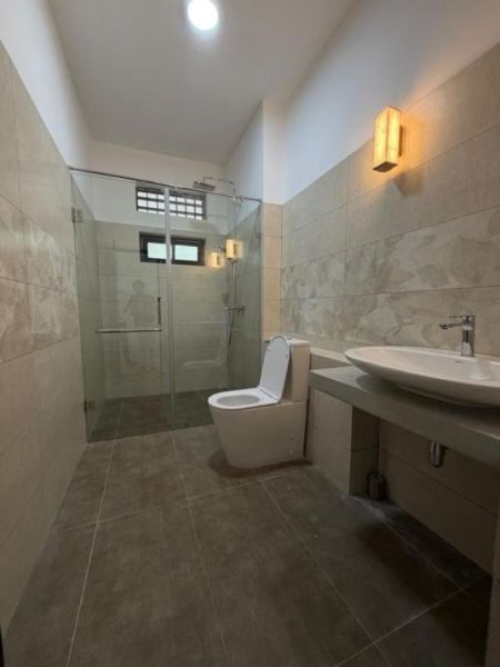 Bathroom - House for rent in Barnec Place, Colombo 07 