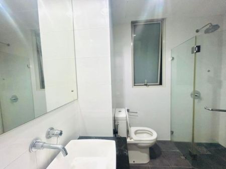 Bathroom - *The Emperor Colombo** 🌟 Luxury 3-Bed Apartment For Rent With Furnitures