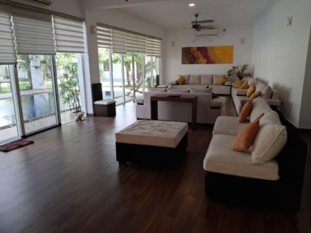 Living Room - 6BR Luxury House for Rent in Rajagiriya