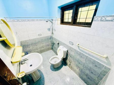 Bathroom - Battaramulla Spacious 3-Storey House for Rent 