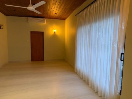 Bedroom - Modern 4 Bedroom House for Rent at Mount Lavinia| LKR 300,000/ Month (EM041AC)
