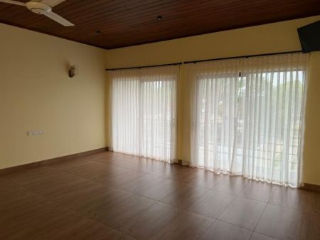 Bedroom - Modern 4 Bedroom House for Rent at Mount Lavinia| LKR 300,000/ Month (EM041AC)