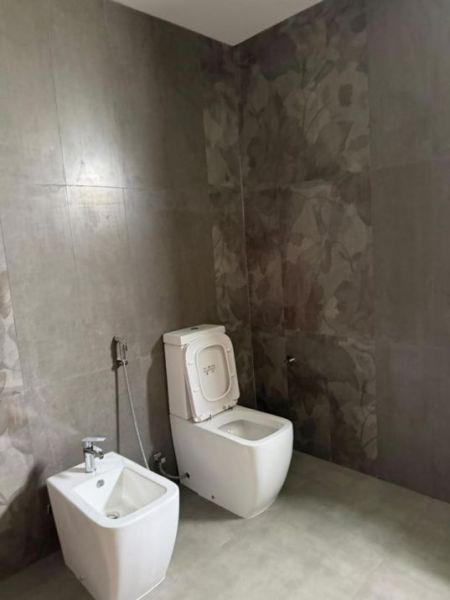 Bathroom - Modern 4 Bedroom House for Rent at Mount Lavinia| LKR 300,000/ Month (EM041AC)