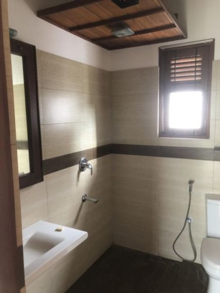 Bathroom - Spacious 4-Bedroom House for Rent in Rajagiriya (kalapaluwawe Rd)