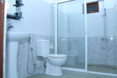 Bathroom - Profitable 14-Bedroom Fully Furnished Tourist Apartment Complex for Sale – Ambalangoda