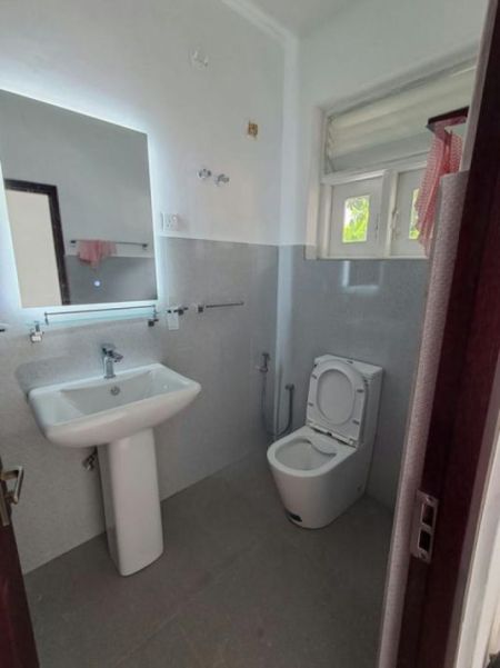 Bathroom - 04 Bedroom Unfurnished 02 Storied House for Rent in Colombo 07 (A6369)