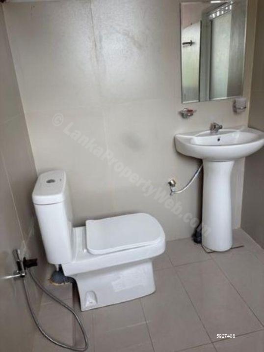 Bathroom - House for rent in Kalubowila