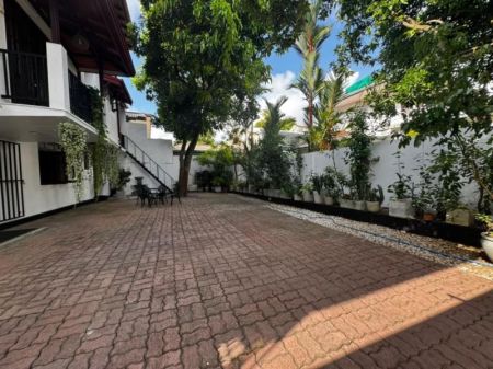 Exterior - Fully Furnished Luxury House with Spacious Garden | Colombo 05
