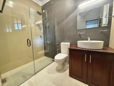Bathroom - Fully Furnished Luxury House with Spacious Garden | Colombo 05