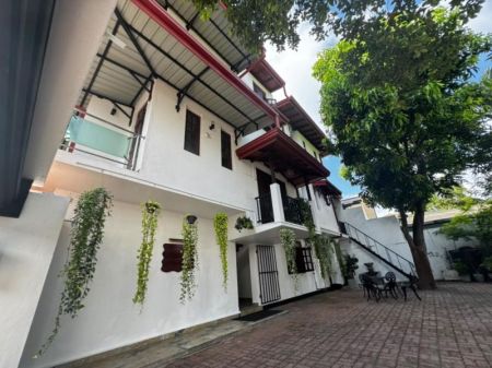 Exterior - Fully Furnished Luxury House with Spacious Garden | Colombo 05