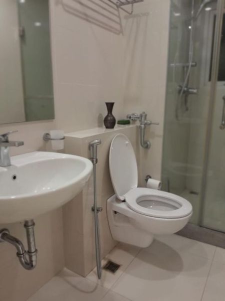 Bathroom - 3 Bedroom Furnished Apartment for Rent - Koswatte, Battaramulla, Fairway Urban Homes | LKR 225,000 Per Month (EM925)