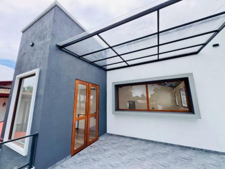 Exterior - Modern, luxury home in peaceful Piliyandala