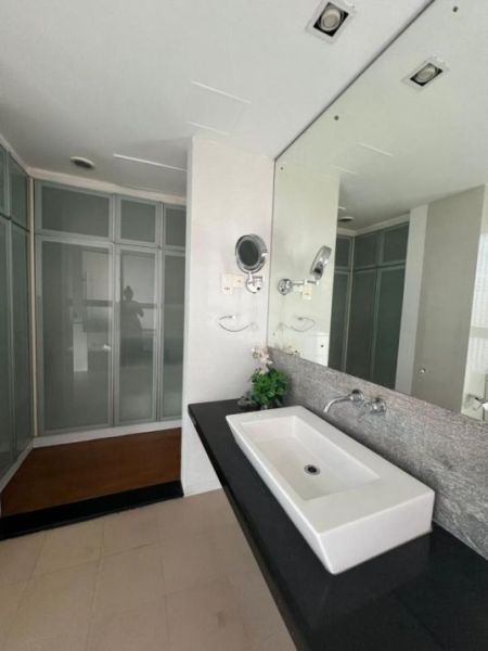 Bathroom - Apartment For Sale / Rent – The Emperor, Colombo 03