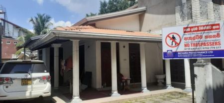 Exterior - 9-bedroom house with attached bathrooms, located just 100m from Kottawa Junction Ideal for residential use or investment