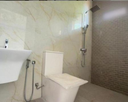 Bathroom - House for Sale - Boralesgamuwa | LKR 77,000,000