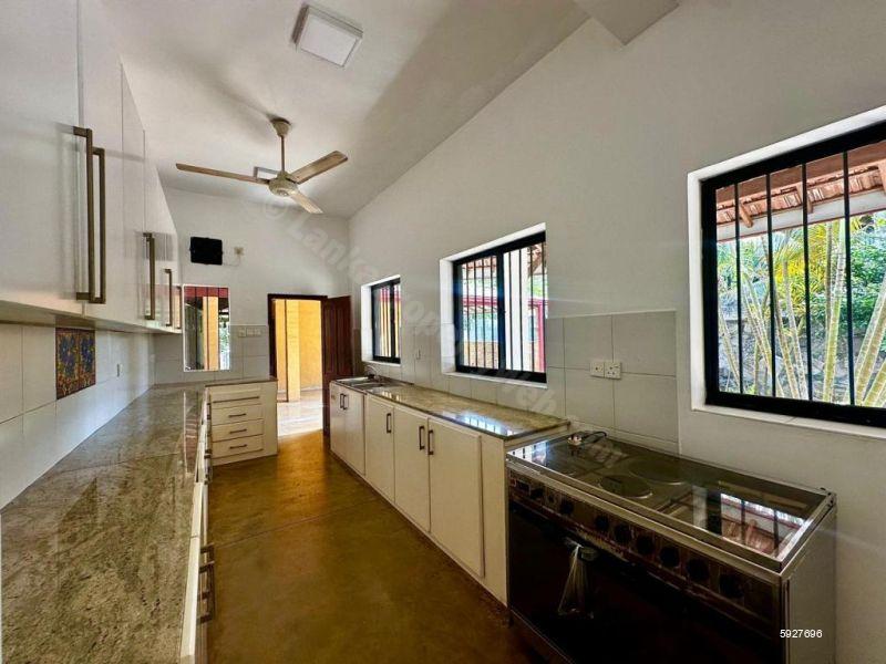 Kitchen - House for rent in Pelawatte