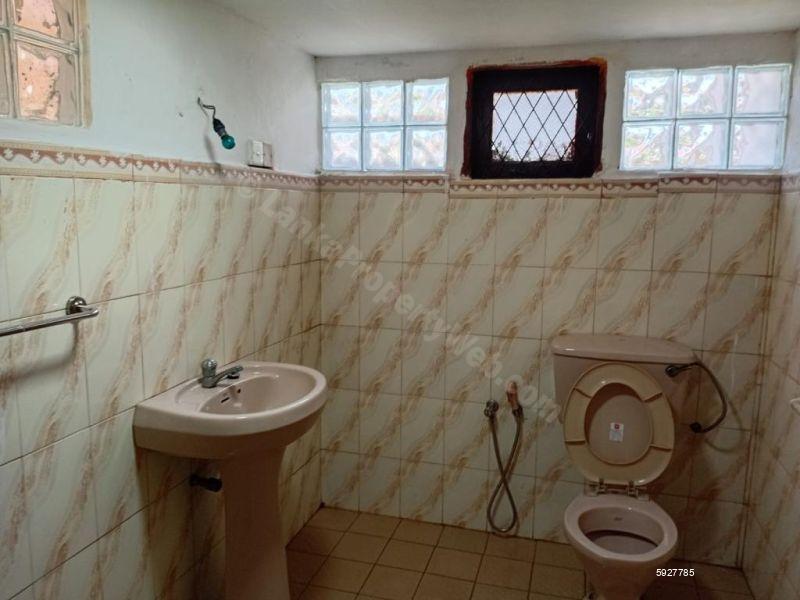Bathroom - House for rent in Ja Ela