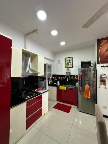 Kitchen - Spacious 3 Br Apartment for rent in Rajagiriya 