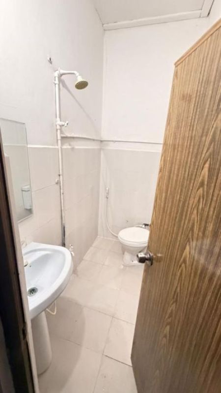 Bathroom - Commercial House for Rent – Suvisuddarama Road, Wellawatta, Colombo 06