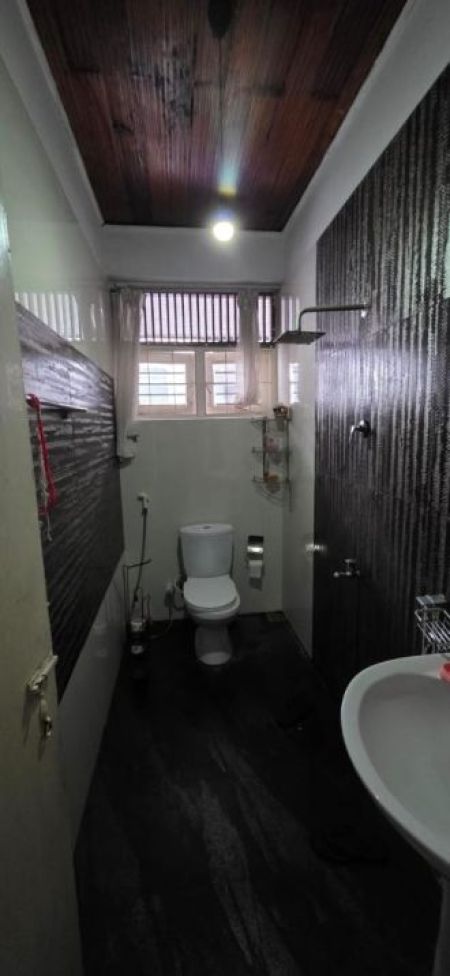 Bathroom - Fully Furnished Luxury House for Rent – Bauddhaloka Mawatha, Colombo 07