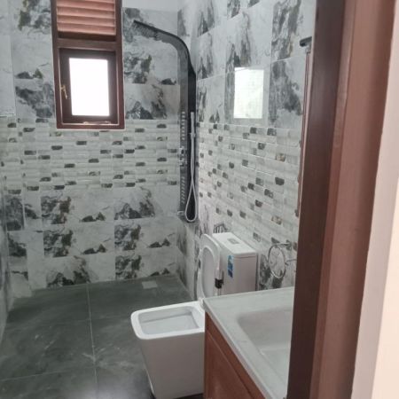 Bathroom - 5 Bedroom Brand New House for Sale - Kotte, Bird Park Road | LKR 57 Million (EM927)