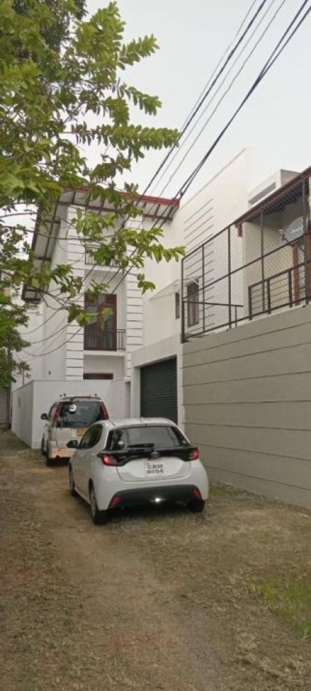 Exterior - 5 Bedroom Brand New House for Sale - Kotte, Bird Park Road | LKR 57 Million (EM927)