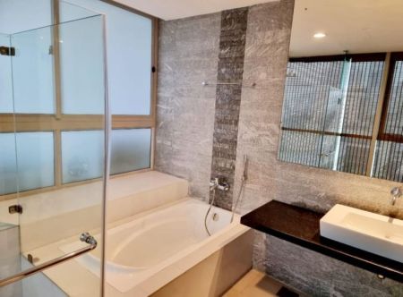 Bathroom - 2 Bedroom Fully Furnished Apartment for Rent - Colombo 3, Emperor Residencies | USD 1,650 Per Month (EM929)