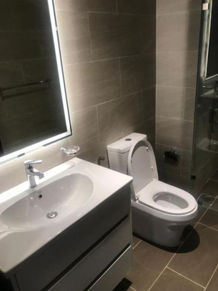 Bathroom - 2 Bedroom Luxury Apartment for Rent – Trizen Residencies, Colombo 02 | LKR 400,000 (EM174RK)