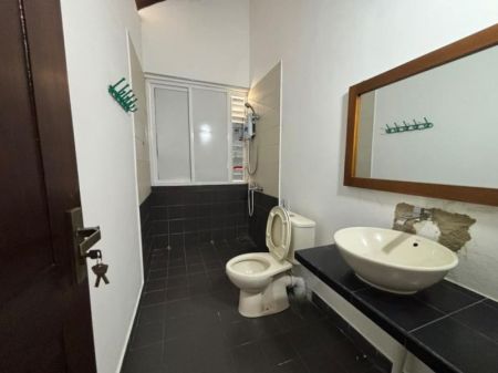 Bathroom - Fully Furnished 4-Bedroom House for Rent – Battaramulla – LKR 350,000/Month (EM026DV)