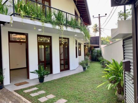 Exterior - 4 Bedroom House for Rent - Thalawathugoda – LKR 225,000/Month (EM028DV)