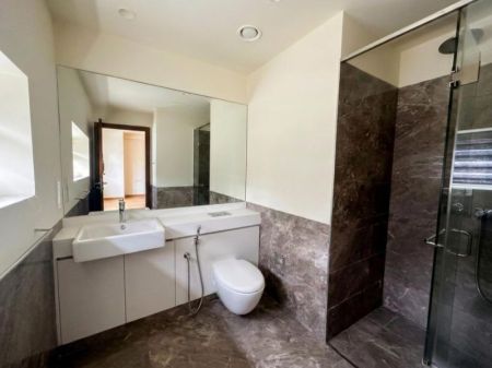 Bathroom - Apartment for Sale in Cinnamon Life - Colombo 02