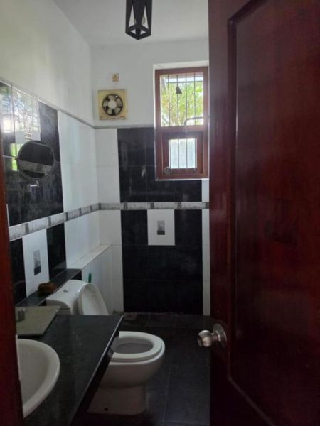 Bathroom - 5 Bedroom House for Rent in Dehiwala | LKR 650,000 Per Month (HS4800)
