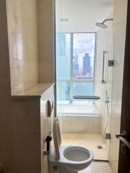 Bathroom - 2 Bedroom Fully Furnished Apartment for Sale - Colombo 3, Monarch Residencies | LKR 89 Million (EM933)