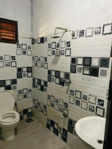 Bathroom - Fully tiled house for rent 