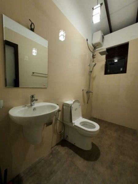 Bathroom - 2-Bedroom Apartment for Rent at Mount Lavinia / LKR 180,000 (Negotiable) (EM018MI)