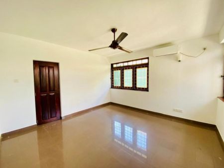 Kitchen - House for rent in Colombo 5 