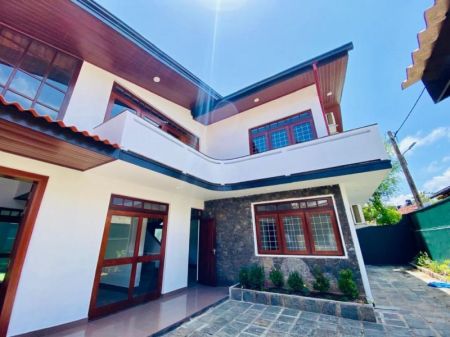 Exterior - House for rent in Colombo 5 