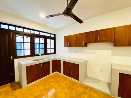 Kitchen - House for rent in Colombo 5 