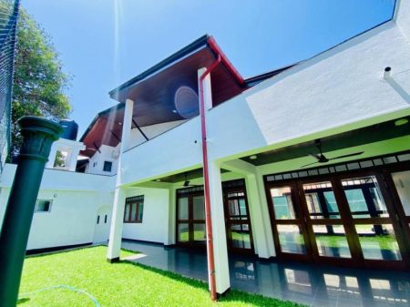 Exterior - House for rent in Colombo 5 