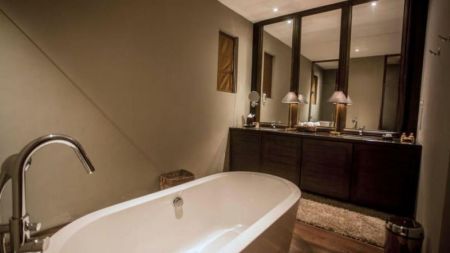 Bathroom - 04 Bedroom Furnished 03 Storied Luxury Villa for Sale in Nawala (A781)