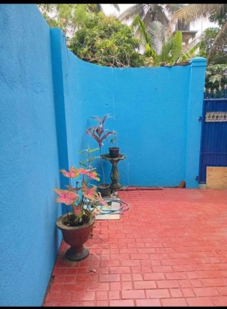 Exterior - Peliyagoda - Kandy Road 2 Storied House on 6 Perches of Land  for Sale