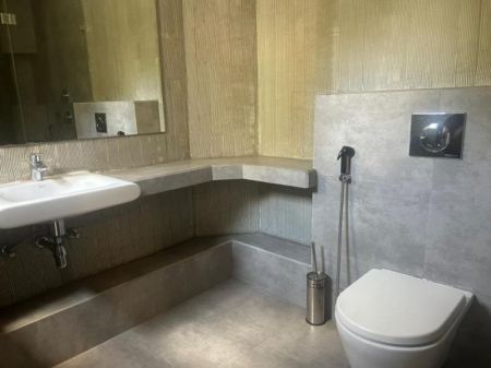 Bathroom - Spacious 5-Bedroom House for Rent on Gregory’s Road, Colombo 7