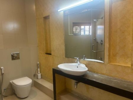 Bathroom - Spacious 5-Bedroom House for Rent on Gregory’s Road, Colombo 7