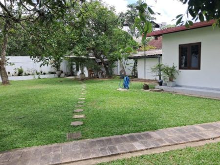 Exterior - 6 Bedroom Luxury House for Rent – Rajagiriya | LKR 1,000,000 / Month (EM055SR)