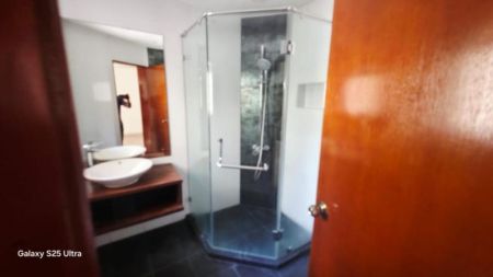 Bathroom - Large House For Rent In Colombo 07 On Gregory's Road