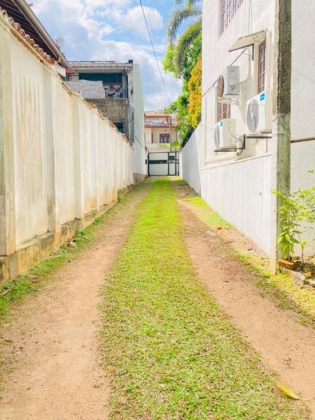 Exterior - 28.5 perch Property for sale in Rajagiriya road
