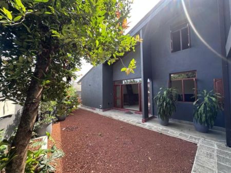 Exterior - 5 Bedroom House for Rent in Battaramulla, R221009