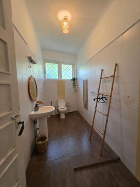 Bathroom - FOR Rent | Colombo 5 | 4-Bedrooms | Single story House